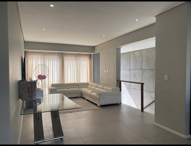3 BEDROOM TOWNHOUSE TO LET IN PALM LAKES ESTATE